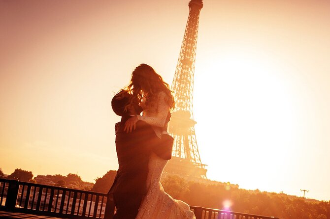Paris Valentine's Day Dinner Cruise by Bateaux-Mouches - Eiffel Tower views after dark