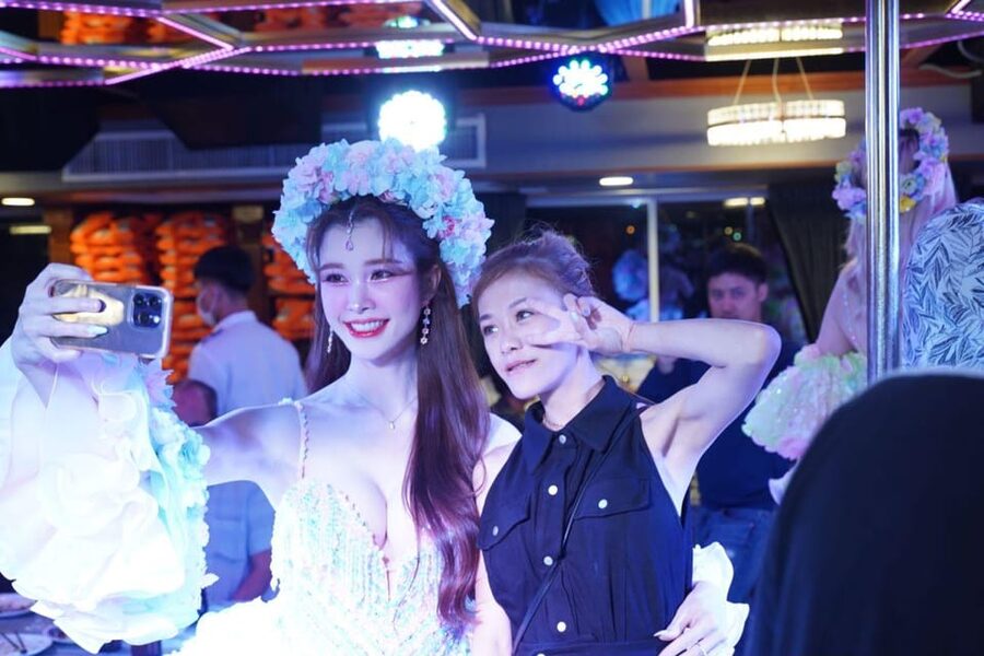 Pattaya: All Star Dinner Cruise, Cabaret Show & Beer Buffet - Getting to Bali Hai Pier before 6:20 pm