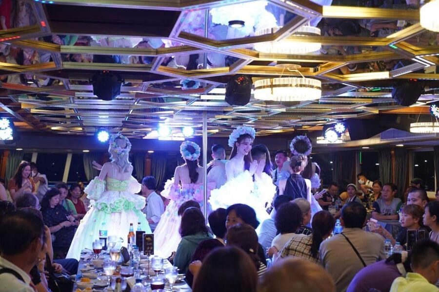 Pattaya: All Star Dinner Cruise, Cabaret Show & Beer Buffet - Seafood, Indian food, and international choices