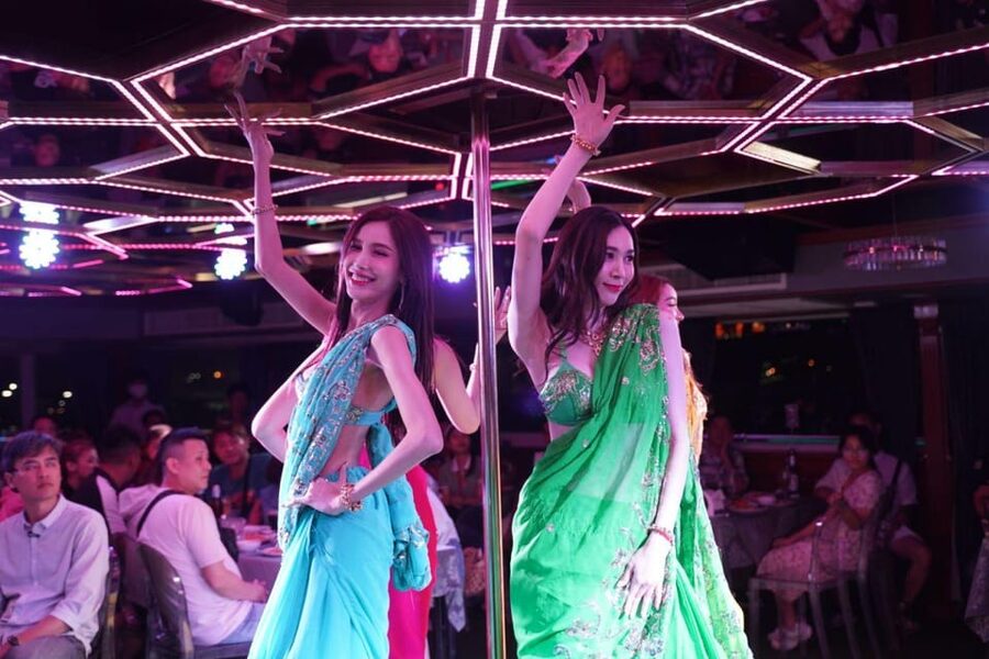 Pattaya: All Star Dinner Cruise, Cabaret Show & Beer Buffet - Pattaya Bay views between the performances