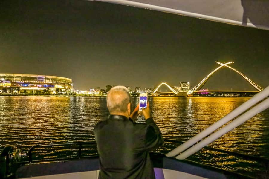 Perth: Swan River Dinner Cruise - Service and drinks at your own cost