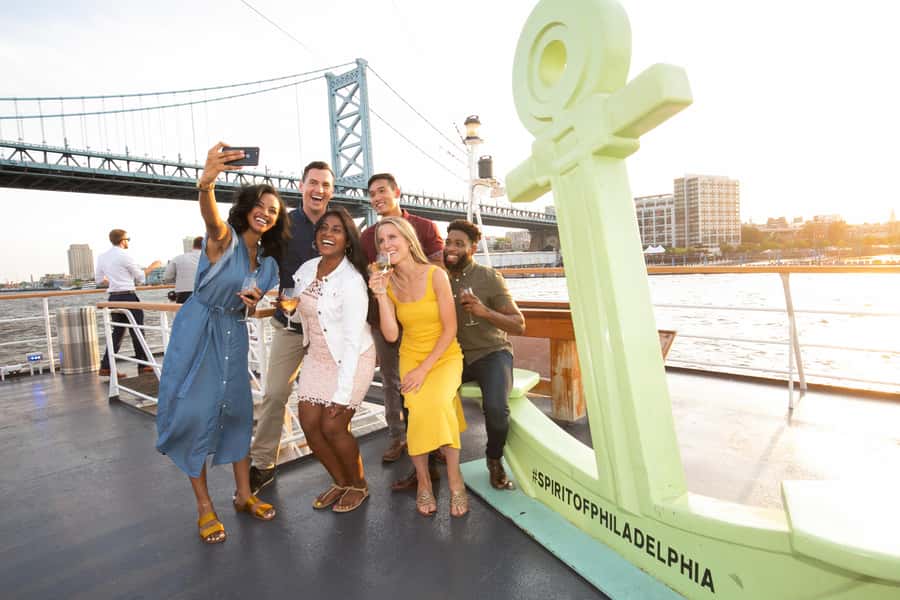 Philadelphia: Buffet Brunch, Lunch, or Dinner Cruise - Choosing brunch, lunch, or dinner
