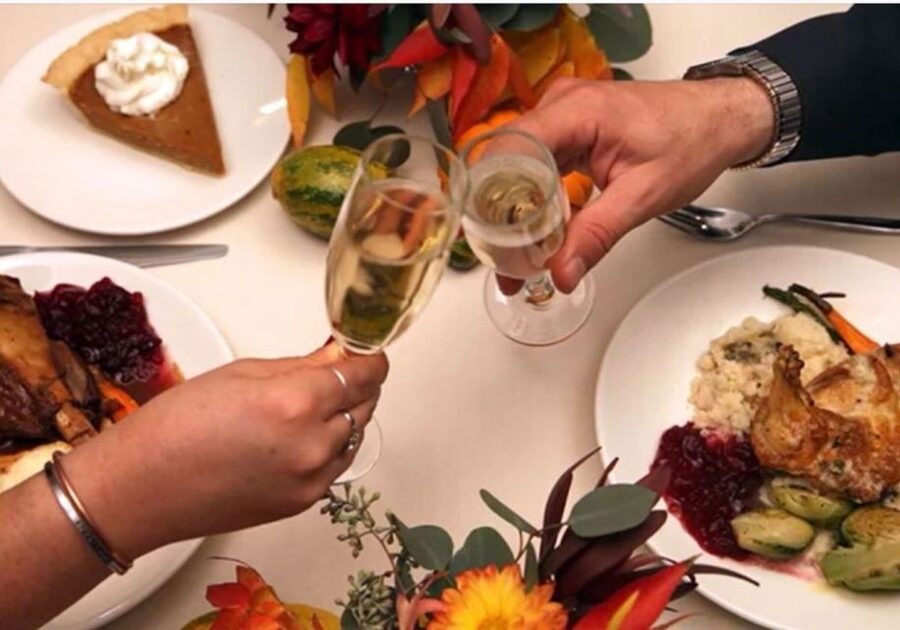 Philadelphia: Christmas Eve Gourmet Brunch or Dinner Cruise - Key points to know before booking