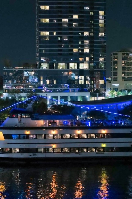 Philadelphia: Christmas Eve Gourmet Brunch or Dinner Cruise - Music, games, and the holiday mood