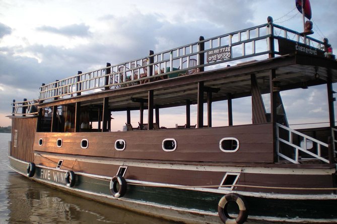 Phnom Penh Dinner Cruise - What the two-hour schedule feels like
