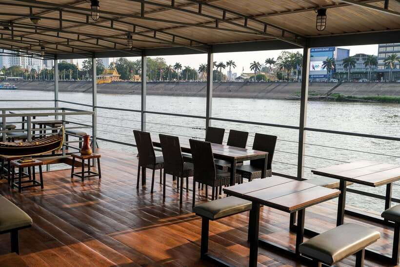 Phnom Penh: Mekong Sunset Dinner Cruise with Live Music - Should you book the Cambo Cruise?