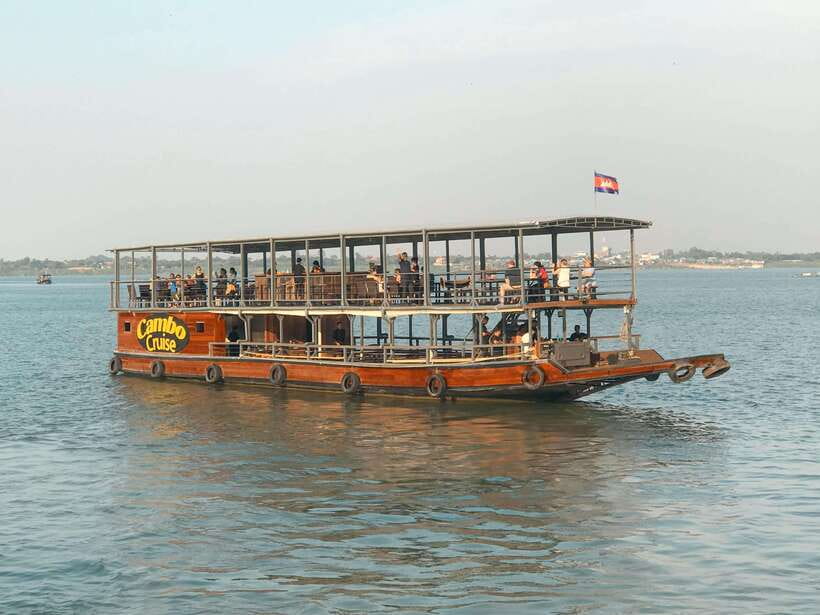 Phnom Penh: Mekong Sunset Dinner Cruise with Live Music - The route past floating villages and city landmarks