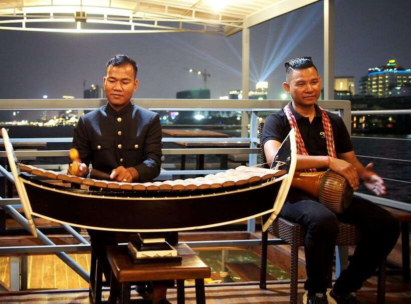 Phnom Penh: Mekong Sunset Dinner Cruise with Live Music - Khmer music gives the cruise its character
