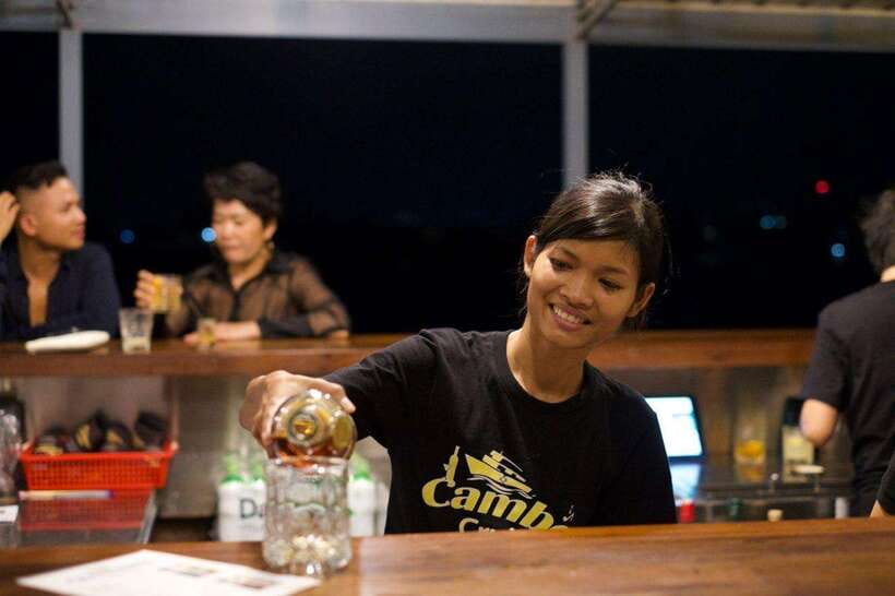 Phnom Penh: Mekong Sunset Dinner Cruise with Live Music - Dinner includes more than a standard buffet