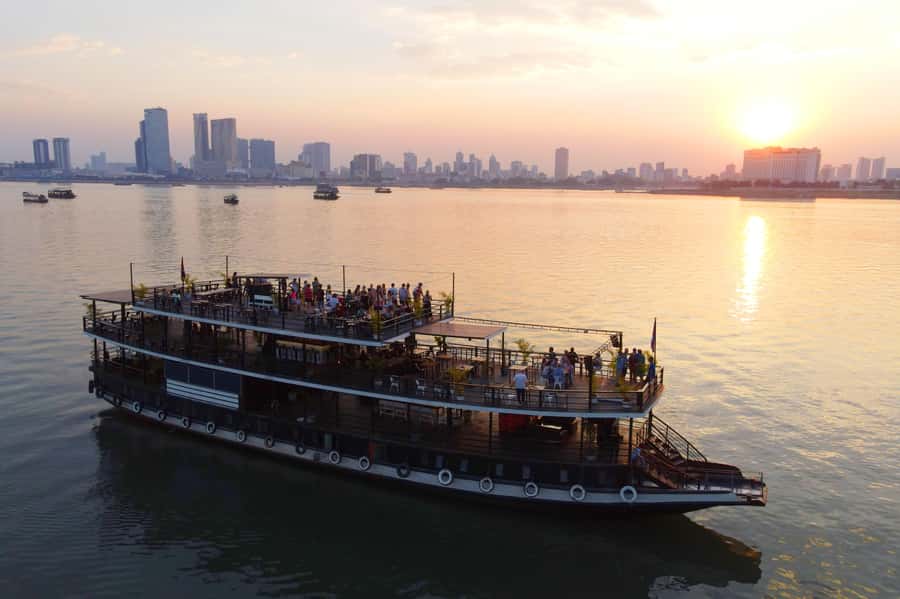 Phnom Penh: Sunset Dinner Cruise with English Speaking Guide - Stilted homes, fishing villages, and riverside crops
