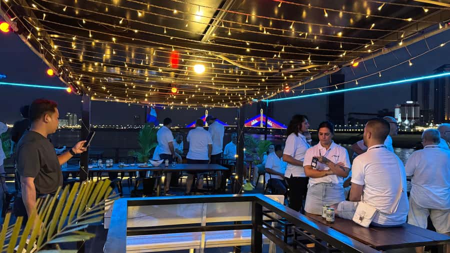 Phnom Penh: Sunset Dinner Cruise with English Speaking Guide - Who will enjoy this cruise most