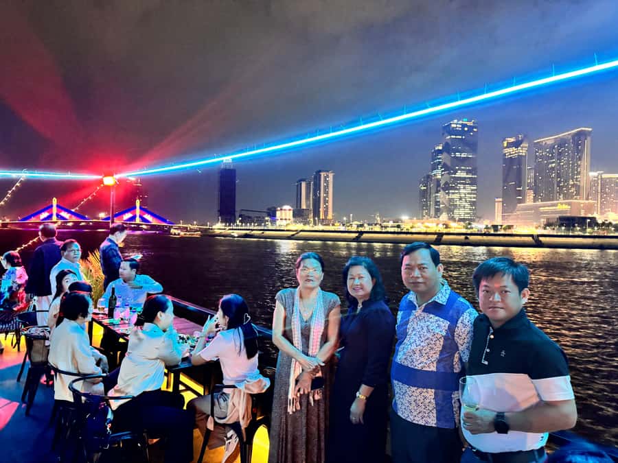 Phnom Penh: Sunset Dinner Cruise with English Speaking Guide - Practical tips for a smoother evening