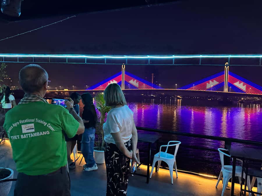 Phnom Penh: Sunset Dinner Cruise with English Speaking Guide - Should you book the Phnom Penh sunset cruise?
