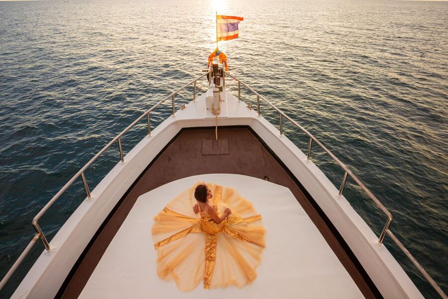 Phuket: Melody Sunset Dinner Cruise - Boarding with a welcome drink
