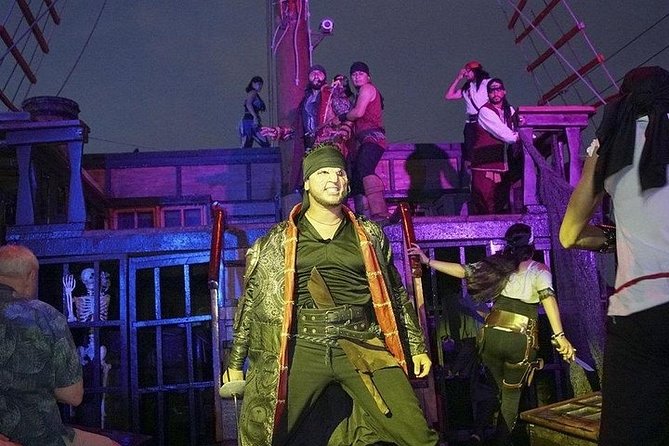 Pirate Show and Dinner on a Cruise in Puerto Vallarta - What the bay cruise adds to the evening