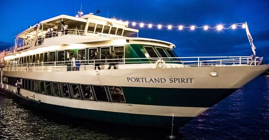 Portland: Dinner Cruise on the Willamette River - Dinner service and what the $129 price includes