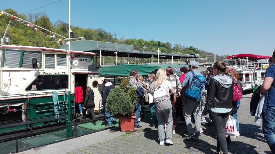 Prague: 3-hour Evening River Cruise with Dinner - Why a Vltava cruise works well at night