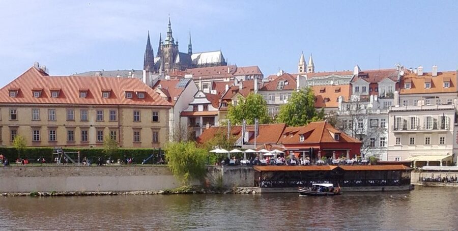 Prague: 3-hour Evening River Cruise with Dinner - Starting at Republic Square