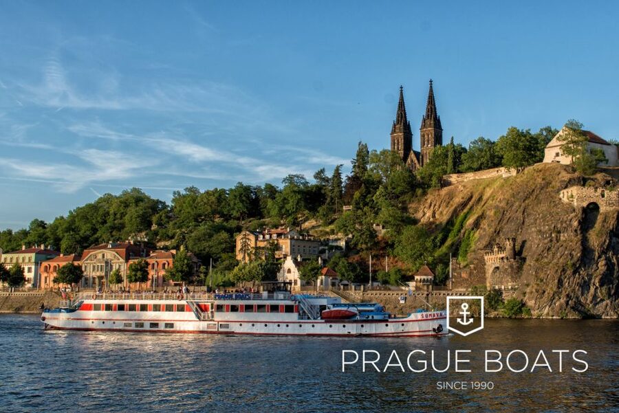 Prague: 3-hour Evening River Cruise with Dinner - Watching Old Town and Lesser Town from the river
