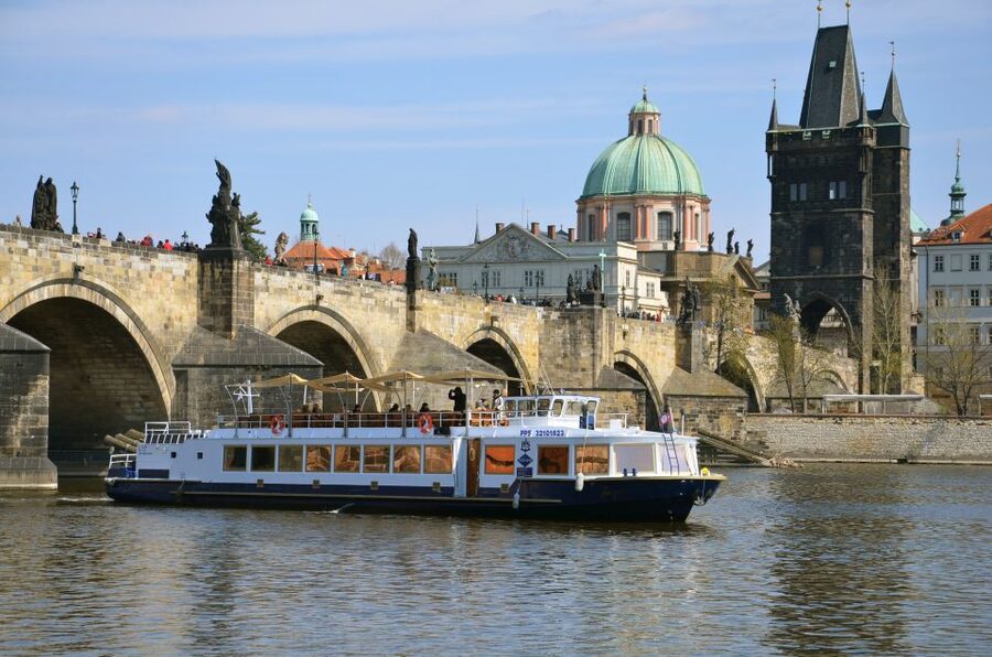 Prague: 3-hour Evening River Cruise with Dinner - Charles Bridge from the water