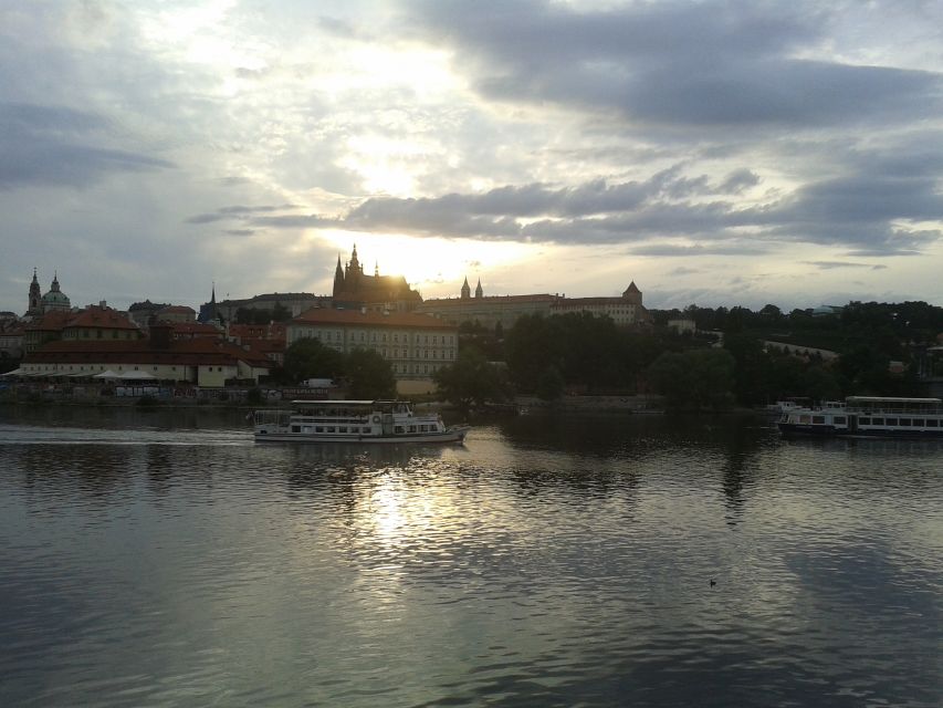 Prague: 3-hour Evening River Cruise with Dinner - Boarding and settling in for dinner