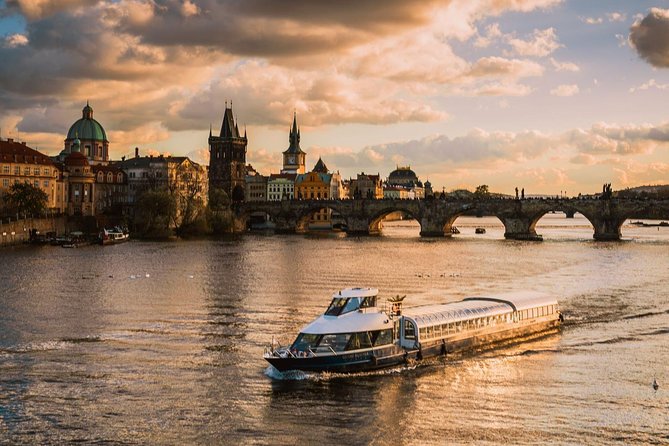Prague Boats 3-hour Dinner Cruise - What dinner is like at the buffet