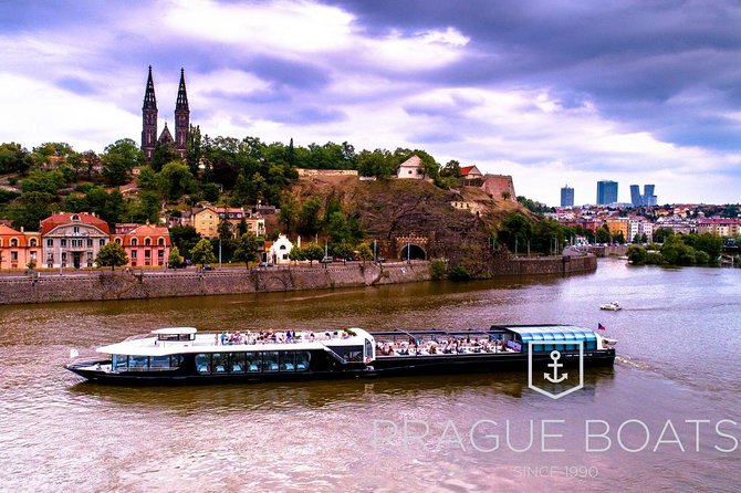 Prague Boats 3-hour Dinner Cruise - Live music, seating, and the atmosphere onboard