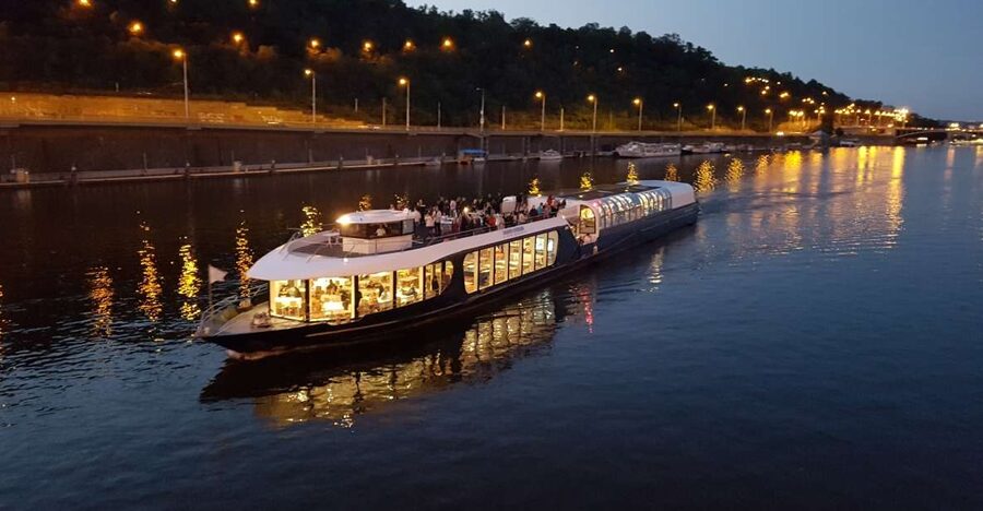 Prague: City Tour and Dinner Cruise with Hotel Pickup - Who should book this experience?