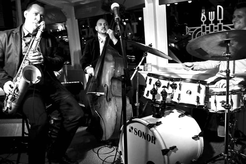 Prague: Jazz Boat Popular Live Jazz Dinner Cruise - A jazz club that happens to be on the Vltava