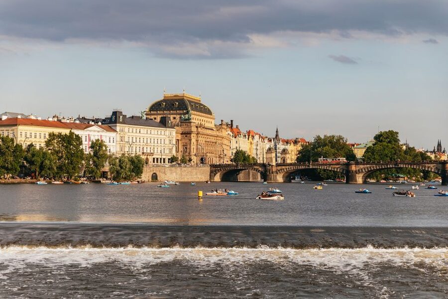 Prague: Sightseeing Dinner Cruise on Open-Top Glass Boat - Petrin Hill and Old Town panoramas