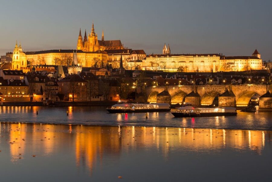 Prague: Sightseeing Dinner Cruise on Open-Top Glass Boat - What comes from the buffet