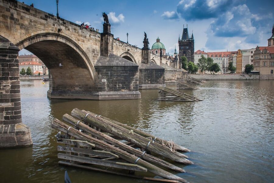 Prague: Vltava River Evening Dinner Cruise - The lock is part of the experience