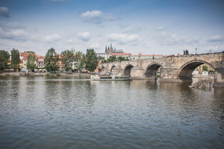 Prague: Vltava River Evening Dinner Cruise - The practical problems to watch for