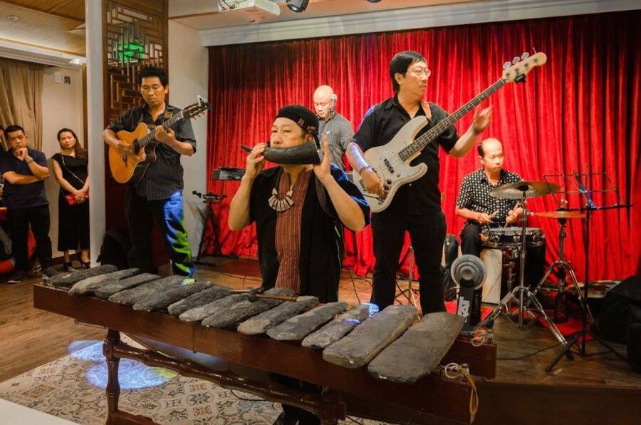 Private Jeep Tour Saigon by Night & Cruise Dinner with Music - Who should book this evening?