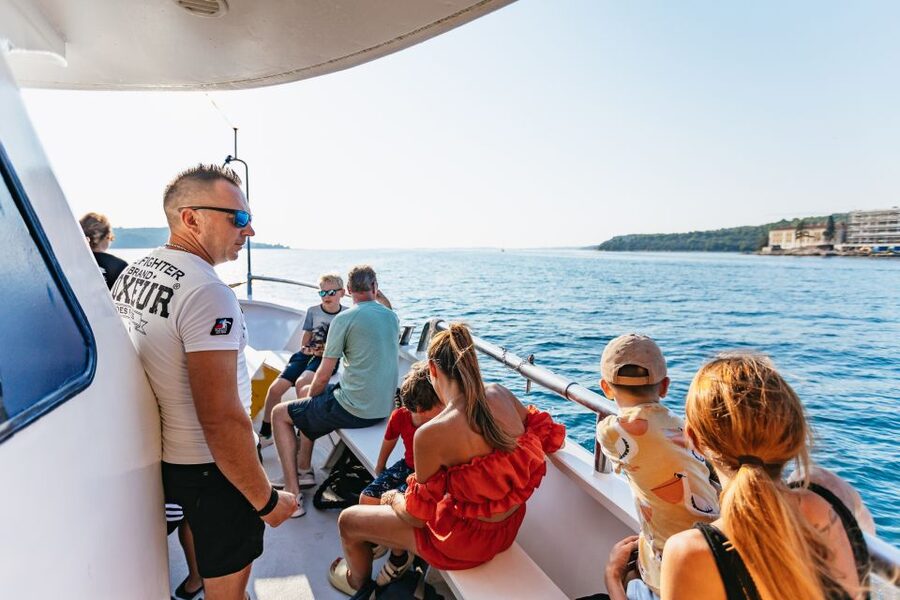 Pula: Dolphin&Sunset Cruise in Brijuni with Dinner&Drinks - The sunset return to Pula