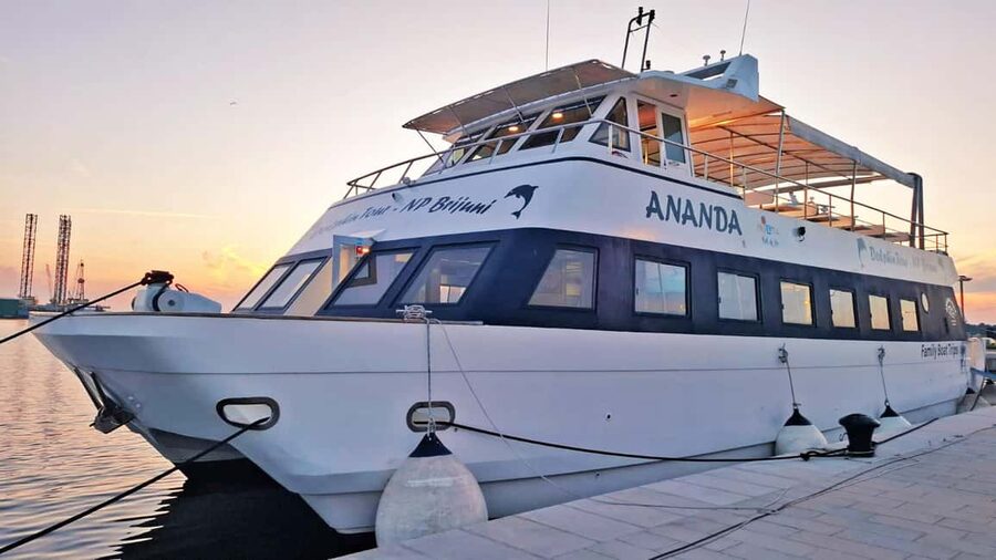 Pula: Dolphin Sunset Cruise to Brijuni with Dinner & Drinks - What unlimited drinks really includes