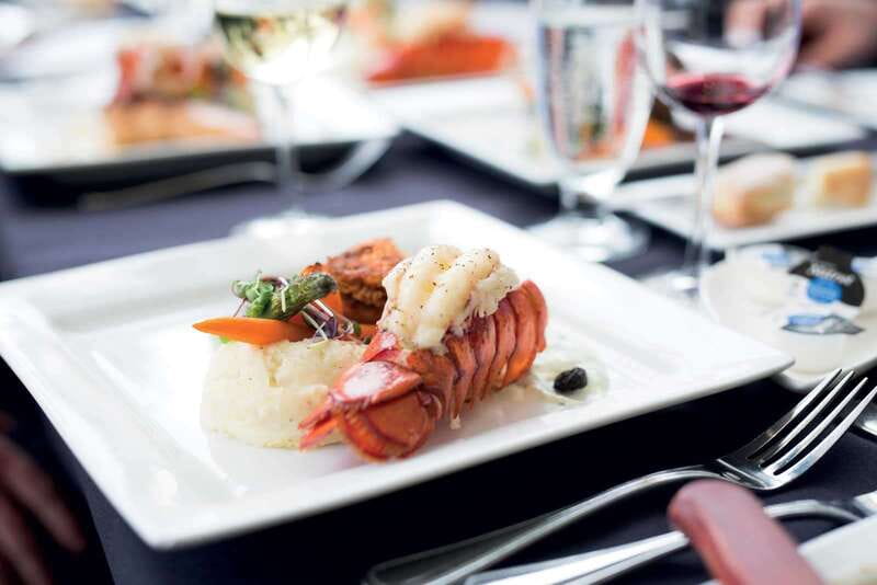 Québec City: 3 or 5-Course Dinner Cruise with DJ & Dancing - A sunset cruise with two distinct halves