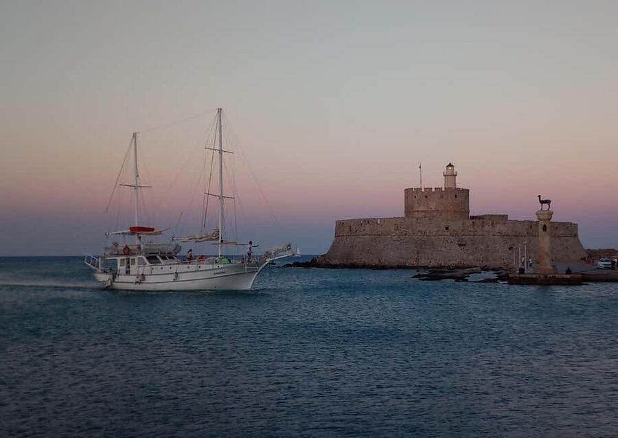 Rhodes: Sunset Cruise with Open Bar, Dinner, & Live Music - Kalithea Springs and the swim stop