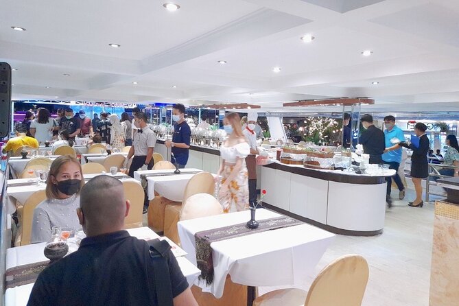 River Star Princess Dinner Cruise: Bangkok Chao Phraya River - The buffet: plenty of choice, uneven results