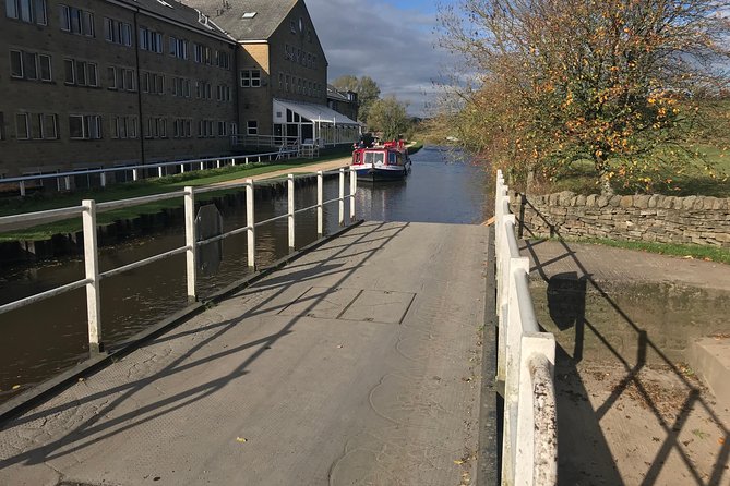 Roast Dinner Cruise - What the Skipton roast dinner cruise is really like