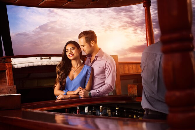 Romantic Sunset Dinner Cruise in Cancun with Open Bar - A sunset dinner on Nichupte Lagoon