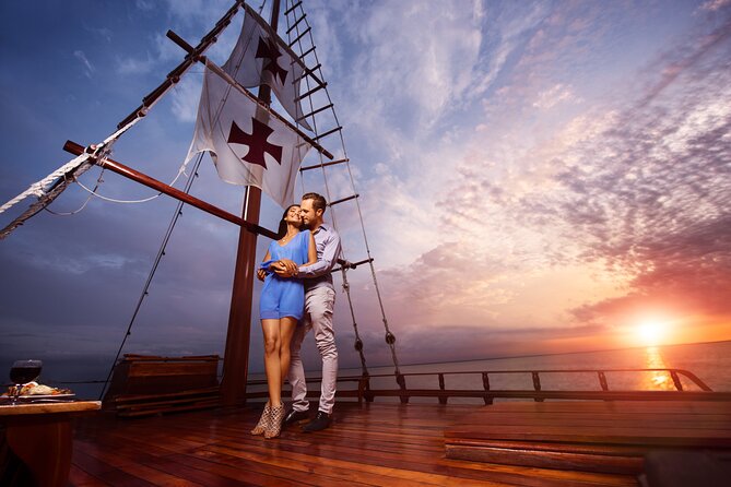 Romantic Sunset Dinner Cruise in Cancun with Open Bar - The music and the mood onboard