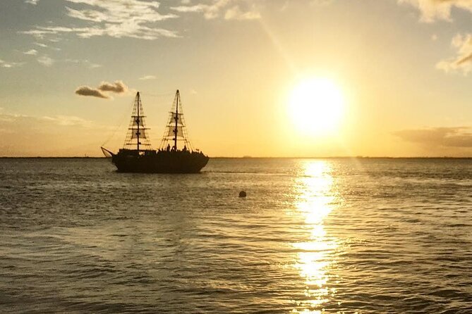 Romantic Sunset Dinner Cruise in Cancun with Open Bar - Who should book this Cancun cruise?