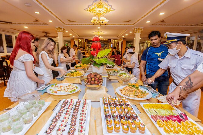 Saigon River Dinner Cruise: Buffet, Set Menu, Fine Dining (3hrs) - Choosing between the buffet and set menus