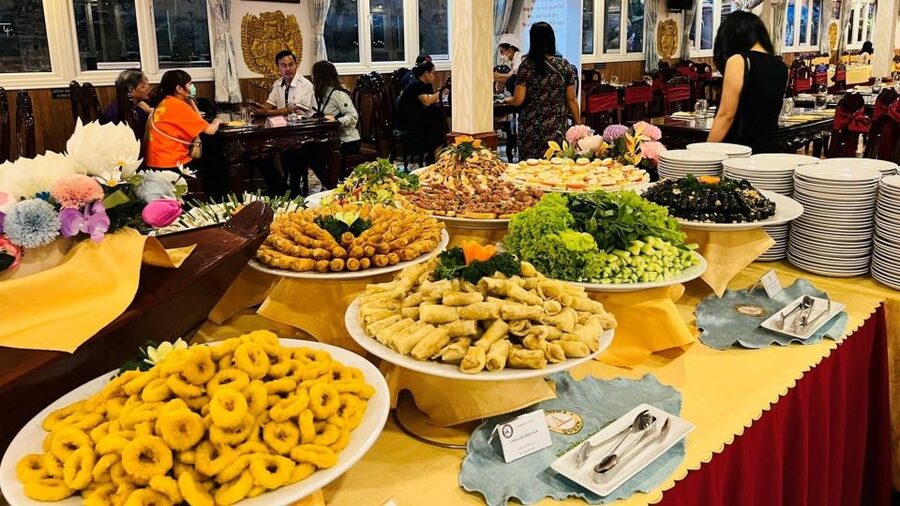 Saigon River Dinner on Cruise with Buffet and live music - Boarding, transport, and the 3.5-hour schedule