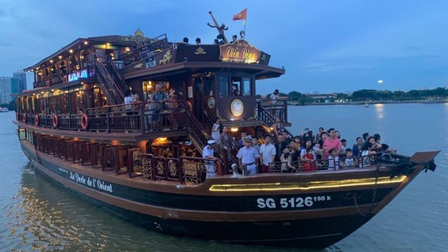 Saigon River Dinner on Cruise with Buffet and live music - Dinner: Vietnamese flavors with easy choices