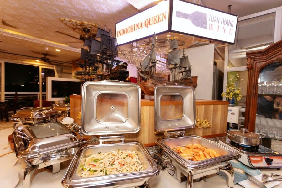 Saigon River Dinner on Cruise with Buffet and live music - Who will enjoy this cruise most