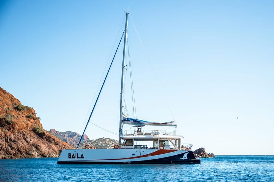 Saint-Raphaël : Sunset & Dinner Cruise to the Golden Island - A sunset cruise framed by the Estérel cliffs