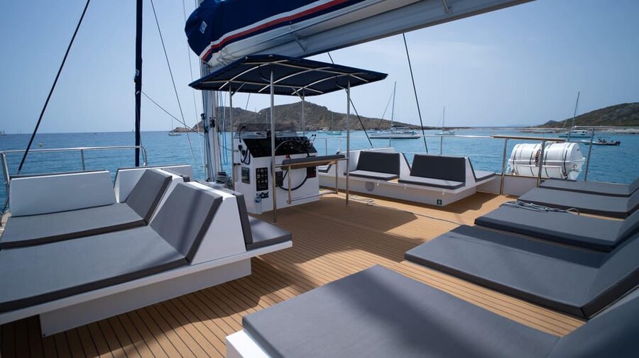 Saint-Raphaël : Sunset & Dinner Cruise to the Golden Island - Sunset changes the mood on board