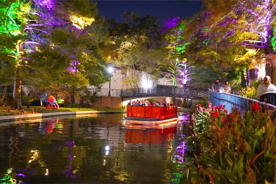 San Antonio Premium Night Driving Tour with Dinner & Cruise - Seeing the River Walk after dark